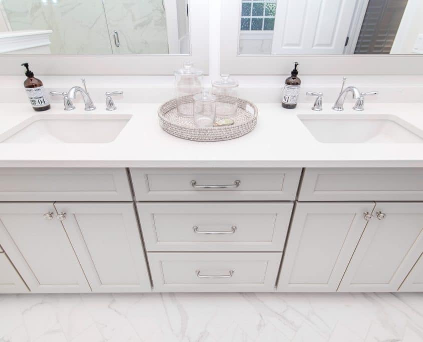 Modern Pure White Kitchen Cabinets and Accessories - Yara from Caesar -  DigsDigs